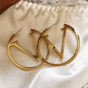 Elegant Gold Hoop Earrings